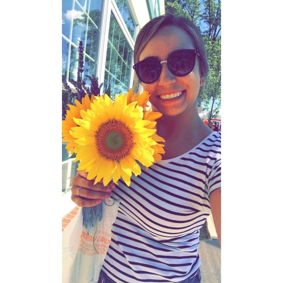 MEET YOUR POSHER - Picture 2 of 2